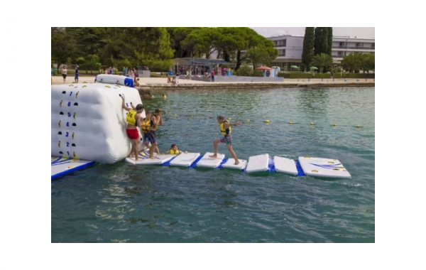 Надувной плот для развлечений