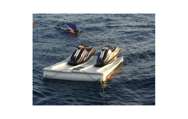 Надувная платформа горка для двух гидроциклов