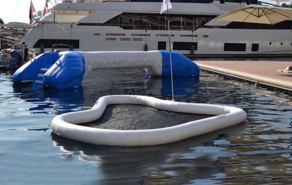 Плавучий гольф-клуб